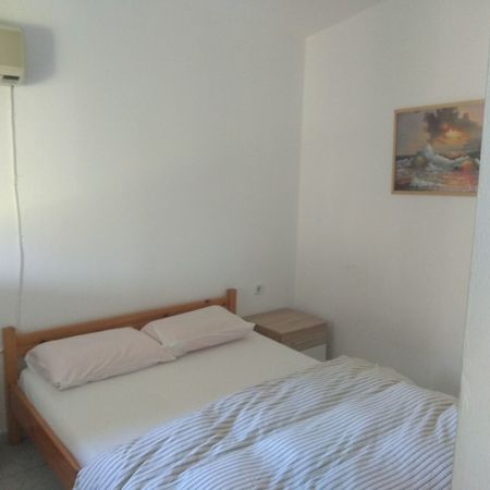 Roula'S Rooms Aegina Exteriör bild