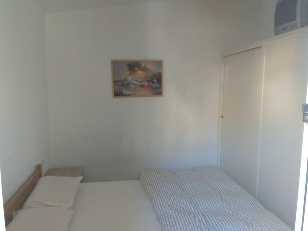 Roula'S Rooms Aegina Exteriör bild